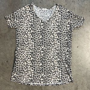 Leopard Print V-Neck, Size L